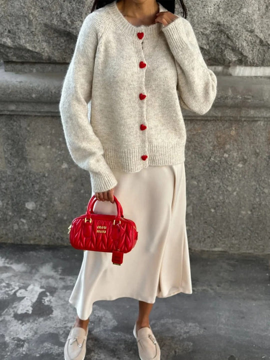 EB | Kuschelige Strickjacke mit Herzknöpfen