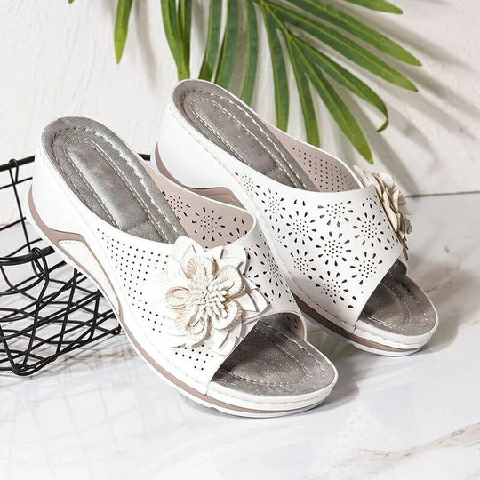 Damen Pantoletten mit floralem Design und komfortabler Fußbettung EB