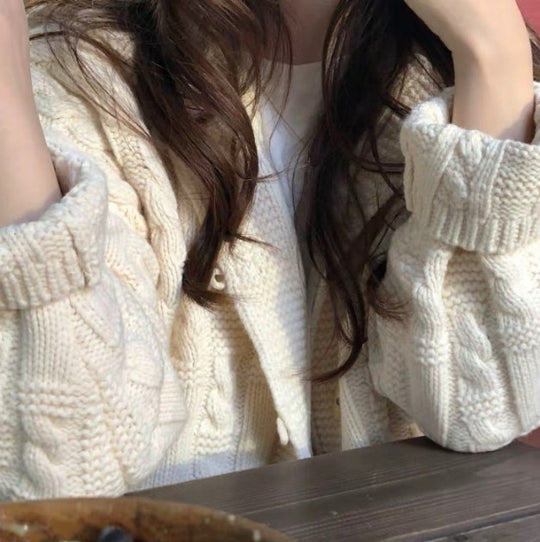 Damen Strickjacke mit voluminösen Ärmeln und detailreicher Zopfmusterung EB
