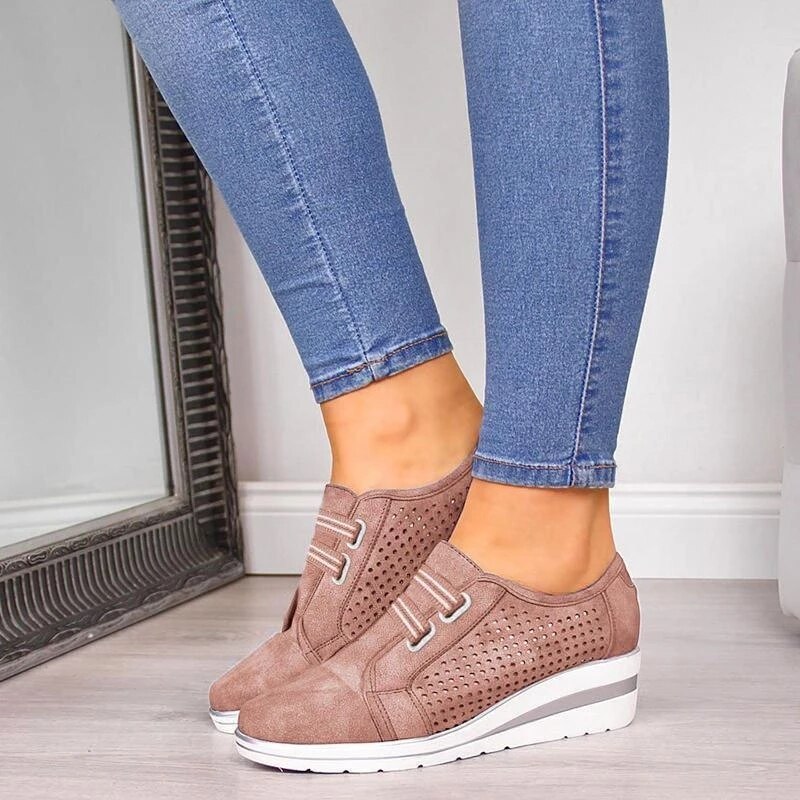 Sneaker Mit Klettverschluss Und Perforation EB