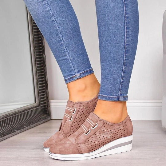 Sneaker Mit Klettverschluss Und Perforation EB