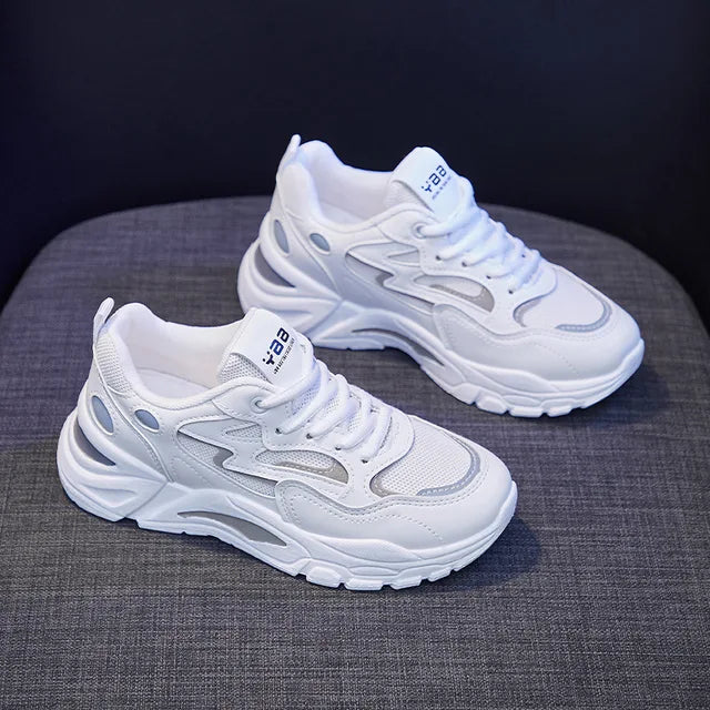 Strahlend Weiße Sneakers EB