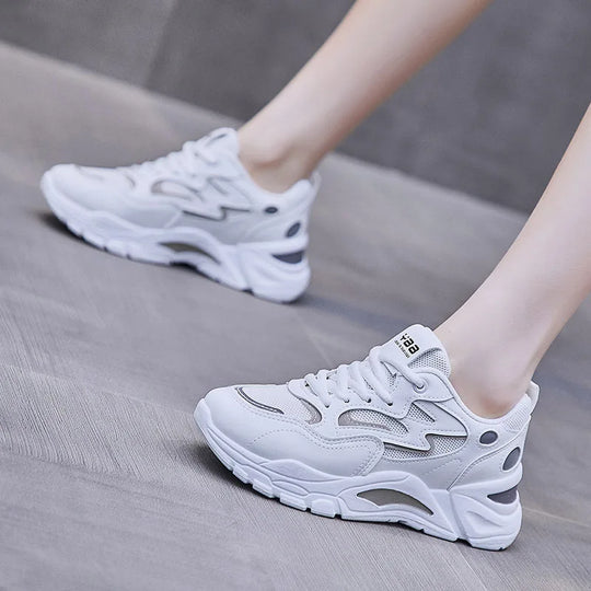 Strahlend Weiße Sneakers EB