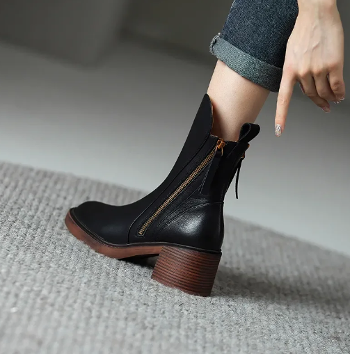 Rutschfeste Stiefel mit spitzem Zeh und seitlichem Reißverschluss EB