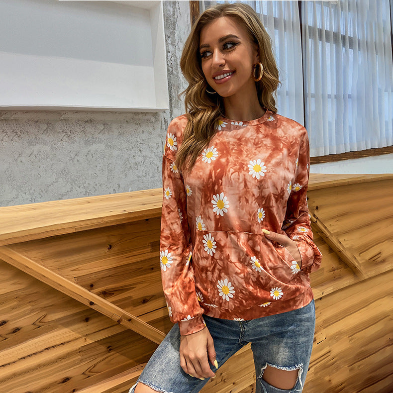 Damen locker geschnittenes Sweatshirt mit Gänseblümchen‑Print Batik‑Optik und Kängurutasche Eichborn Berlin