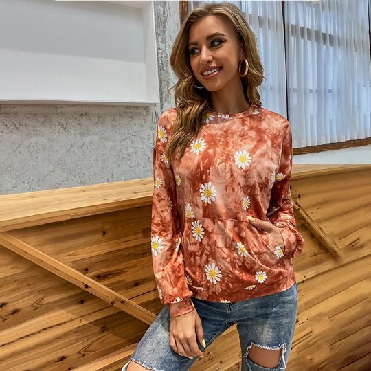 Damen locker geschnittenes Sweatshirt mit Gänseblümchen‑Print Batik‑Optik und Kängurutasche Eichborn Berlin