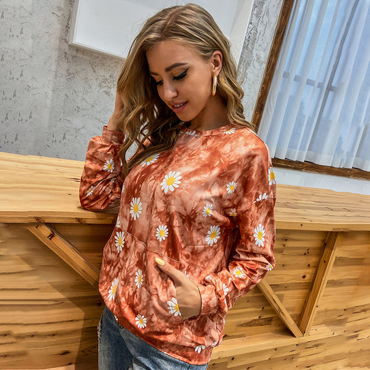 Damen locker geschnittenes Sweatshirt mit Gänseblümchen‑Print Batik‑Optik und Kängurutasche Eichborn Berlin