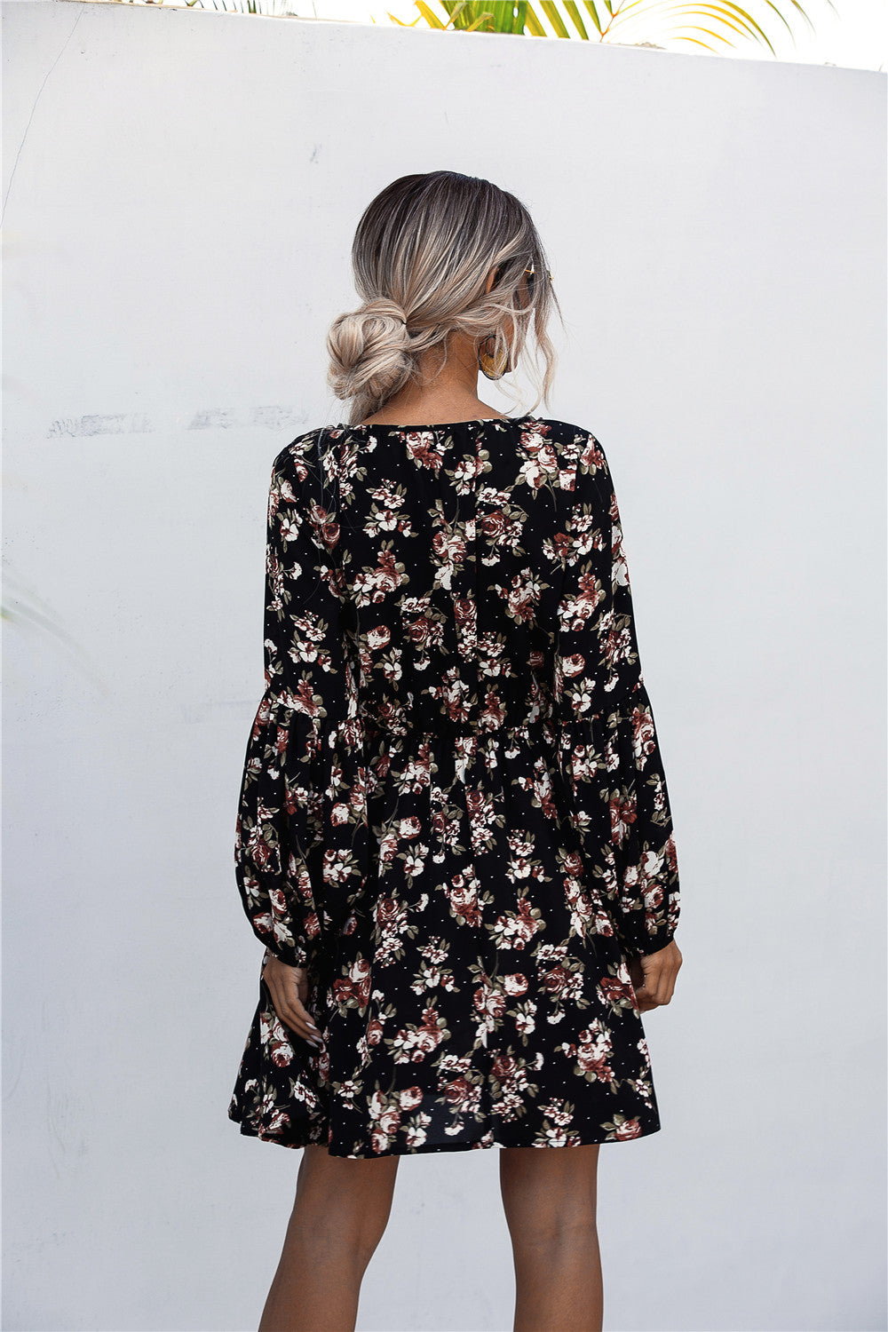 Damen Freizeitkleid mit floralem Design und elegantem V-Ausschnitt EB