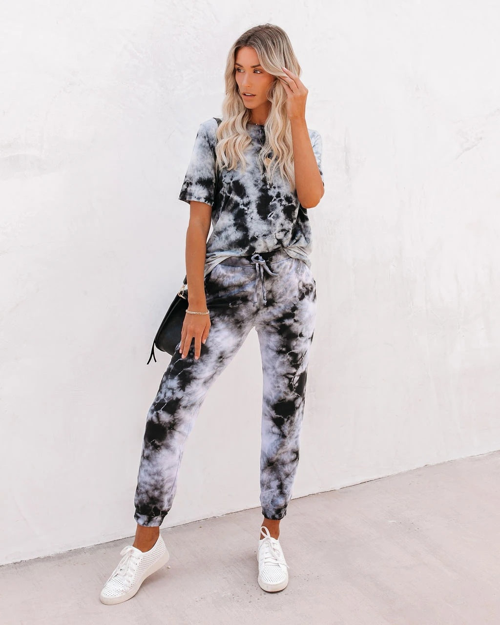 Damen Jogginganzug im modischen Batikdesign EB