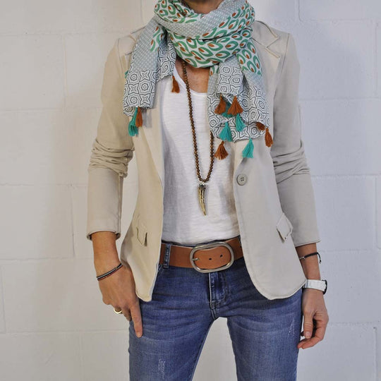 Damen Eleganter Blazer mit strukturierten Details und slim-fit Schnitt EB