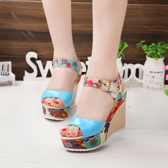 Damen Wedge-Sandalen mit floralem Design und komfortabler Schnalle EB