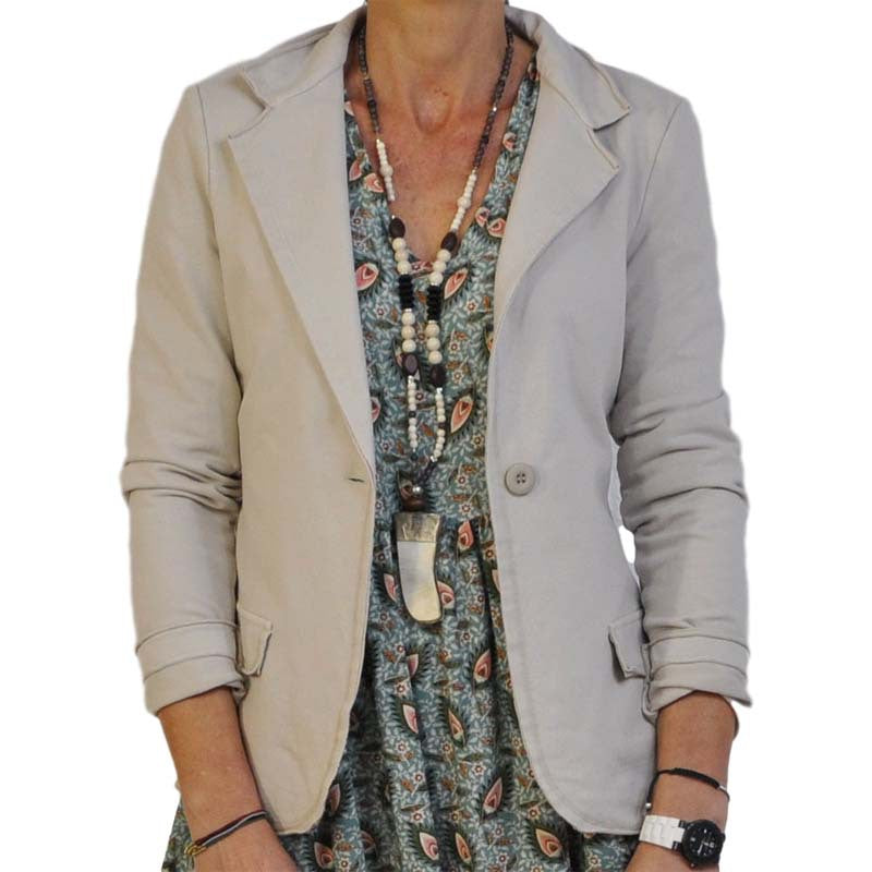 Damen Eleganter Blazer mit strukturierten Details und slim-fit Schnitt EB