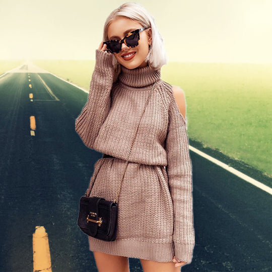 Damen Strickkleid mit offenem Schulterdesign und hohem Kragen EB