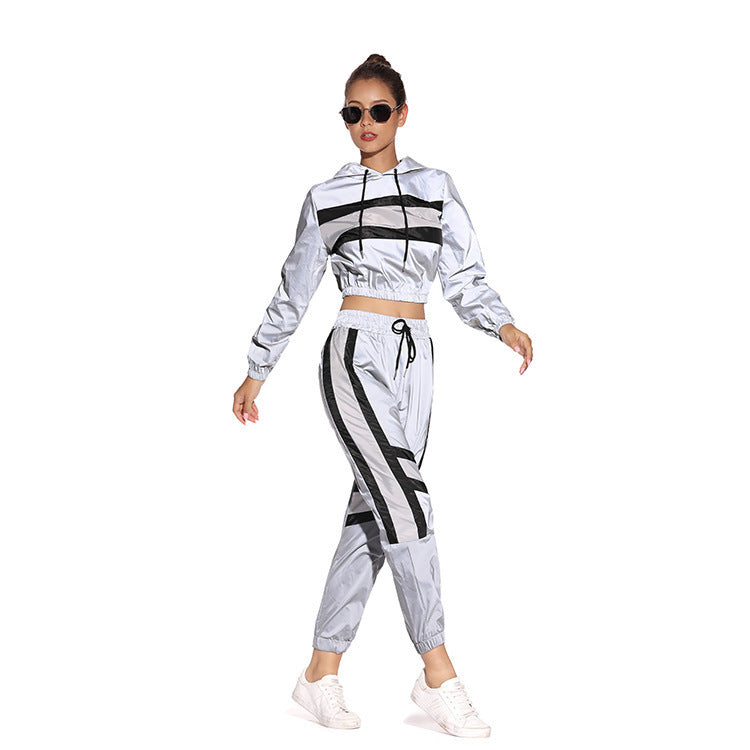 Damen cropped Kapuzenpullover im sportlichen Stil mit Kontraststreifen EB