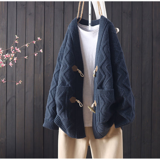 Damen Grobstrickjacke mit einzigartigem Zopfmuster und praktischen Taschen EB