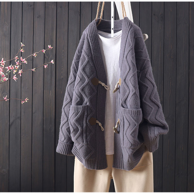 Damen Grobstrickjacke mit einzigartigem Zopfmuster und praktischen Taschen EB