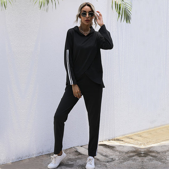 Damen Sportliches Set mit Kapuze und seitlichen Streifen EB