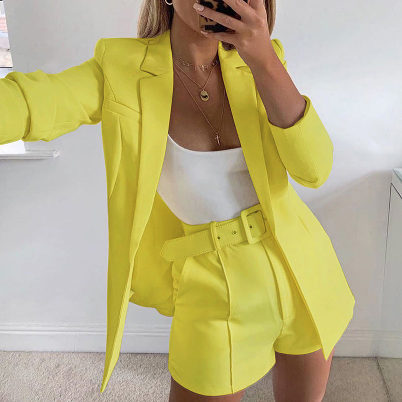 Damen nan tailliertes Longblazer-Shorts Set mit betonter Schulterpartie, hoher Taille und breitem Gürtel EB