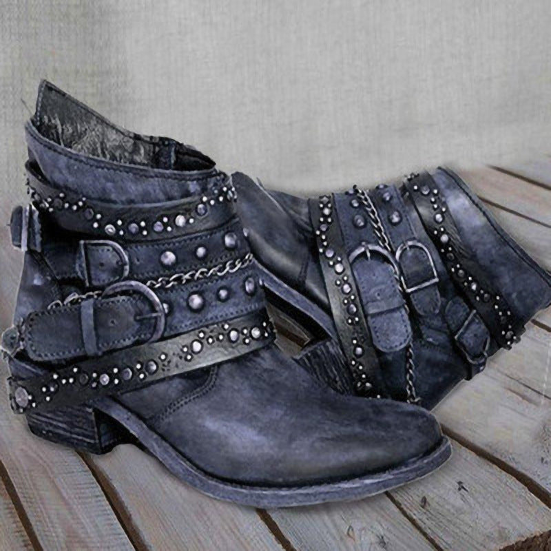 Damen nan knöchelhohe Biker-Stiefelette mit mehreren Nietenriemen, dekorativen Ketten und verstellbaren Schnallen EB