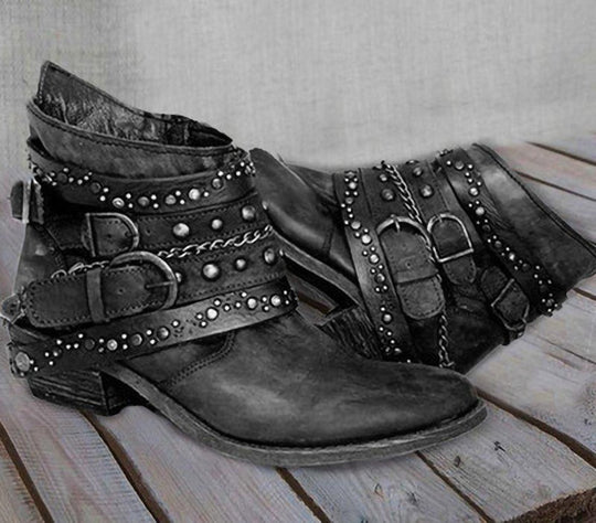 Damen nan knöchelhohe Biker-Stiefelette mit mehreren Nietenriemen, dekorativen Ketten und verstellbaren Schnallen EB