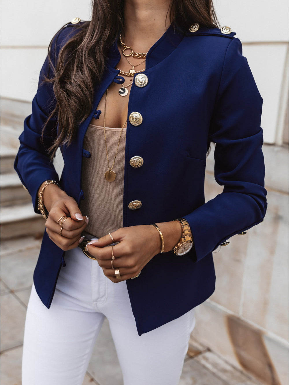 Damen elegante Blazerjacke mit goldenen Knöpfen und hochwertigen Details EB