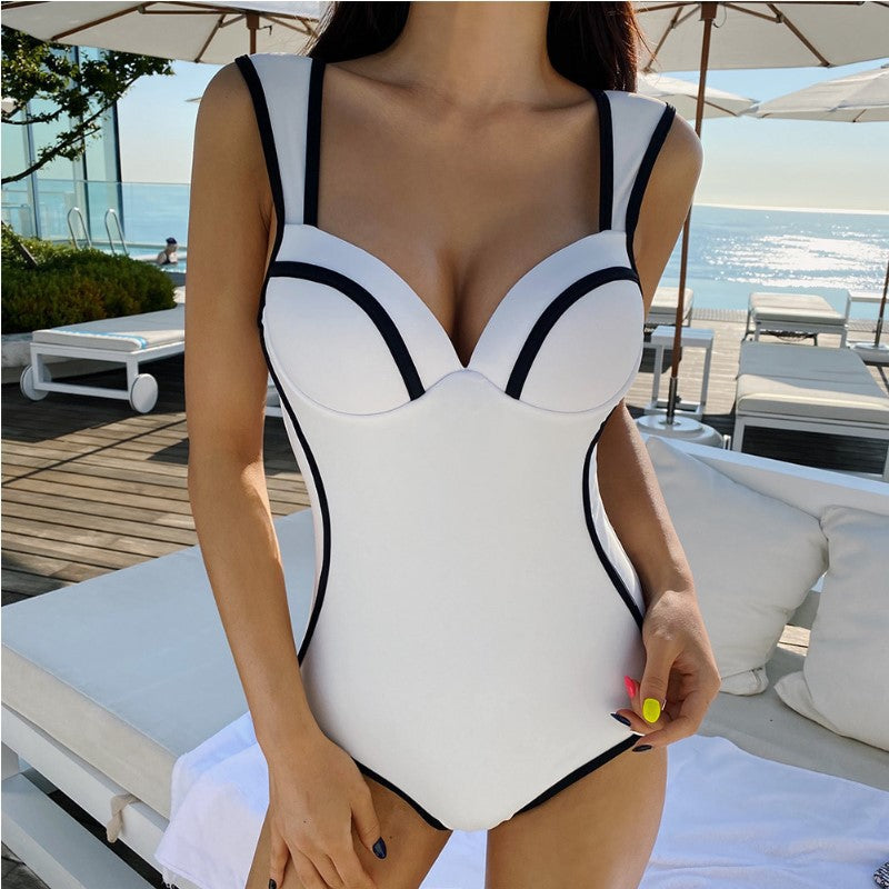 Damen Sportlicher Einteiler Badeanzug mit elegantem Detail EB