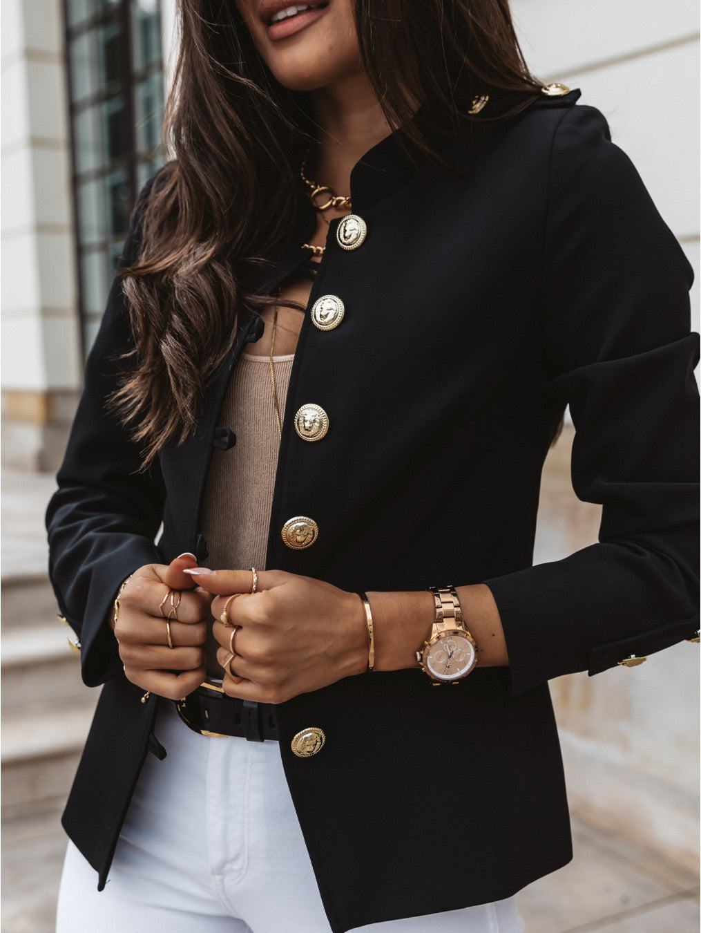 Damen elegante Blazerjacke mit goldenen Knöpfen und hochwertigen Details EB