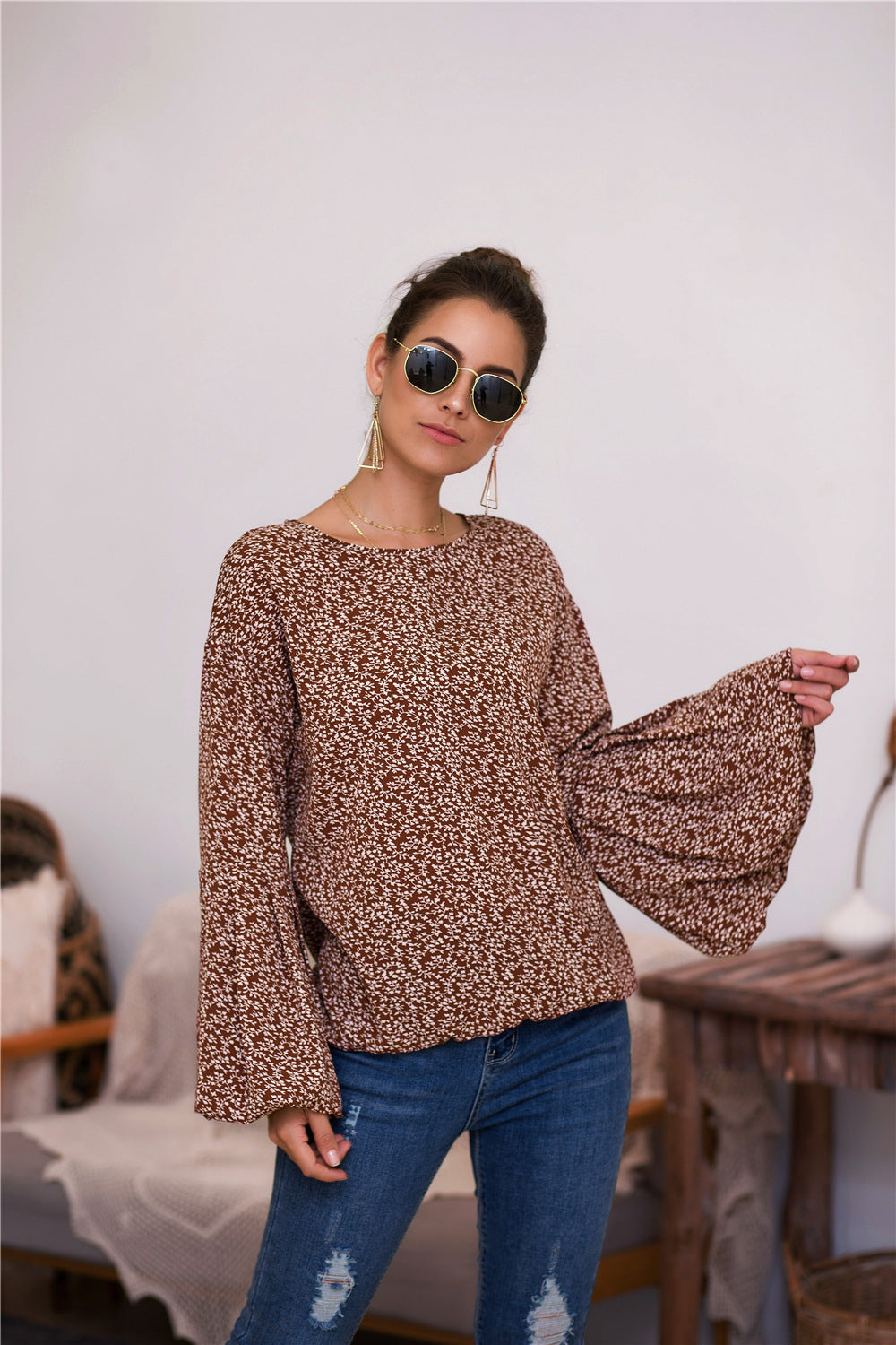 Damen Bluse mit voluminösen Ärmeln und floralen Details EB
