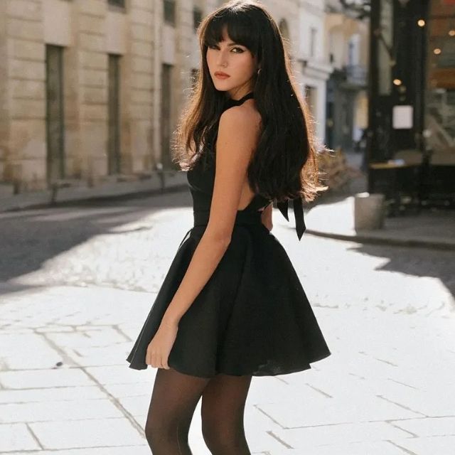 Elegantes Cocktailkleid aus Satin mit ausgestellter Passform