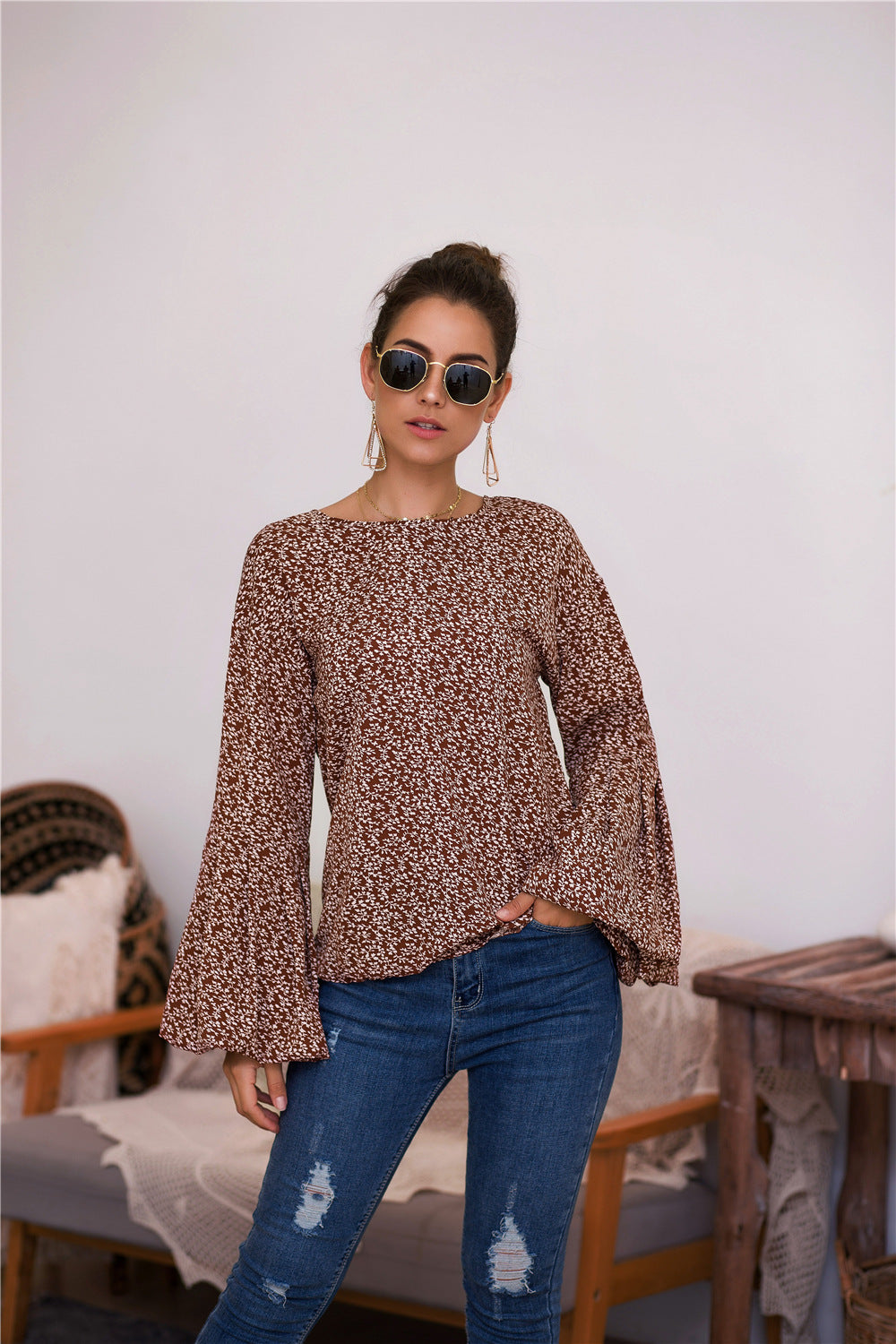 Damen Bluse mit voluminösen Ärmeln und floralen Details EB