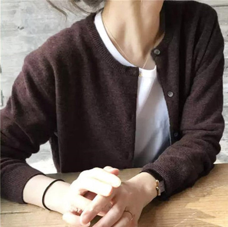 Damen Strickjacke mit feiner Textur und eleganten Knopfdetails EB