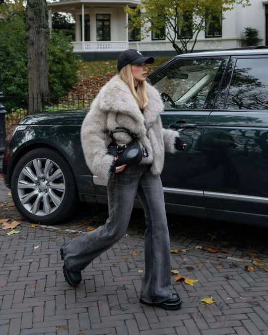 EB | Stylischer Pelzmantel