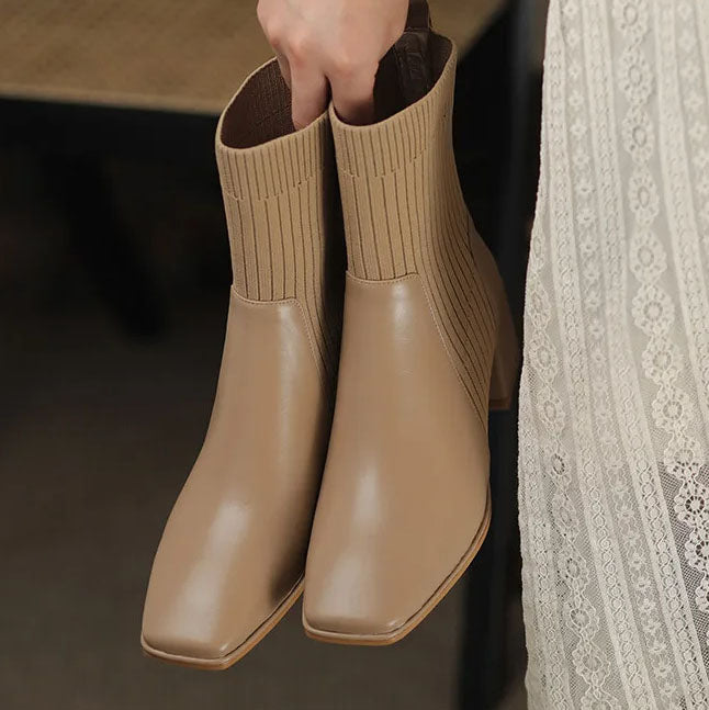 EB | Stiefel mit Quadratischer Zehenpartie und Elastischen Stricksocken