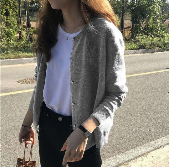 Damen Strickjacke mit feiner Textur und eleganten Knopfdetails EB