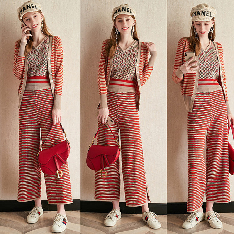Damen modernes Strickensemble mit tiefem V-Ausschnitt und dekorativen Knöpfen EB