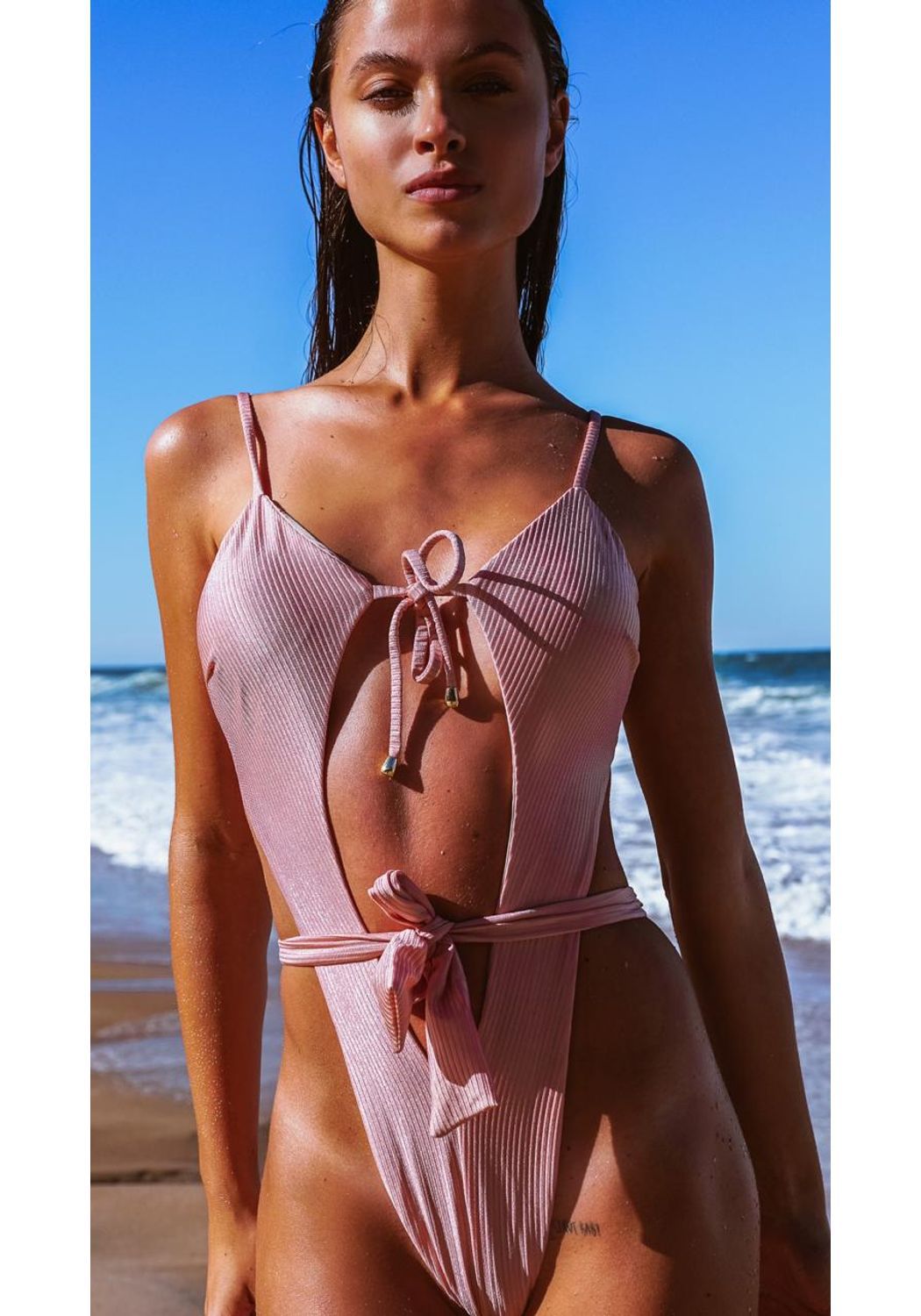 Damen Einteiler Badeanzug mit raffinierten Cut-Outs und eleganter Schnürung EB