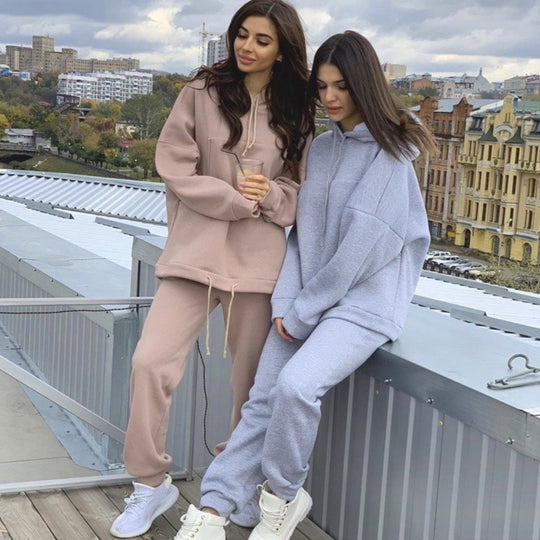 Damen lässiges Set mit Kapuzensweatshirt und bequemen Jogginghosen EB