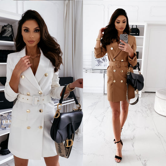 Damen Blazer Kleid mit taillierter Silhouette und goldenen Knopfdetails EB