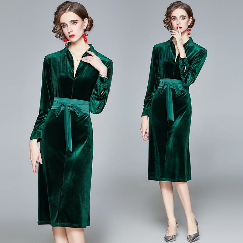Damen Samt-Midikleid mit Stehkragen und tailliertem Bindegürtel EB