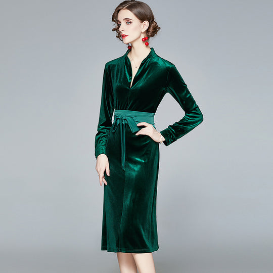 Damen Samt-Midikleid mit Stehkragen und tailliertem Bindegürtel EB