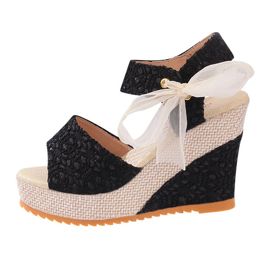 Damen Wedge-Sandalen mit verzierter Spitze und zierlichem Riemen EB