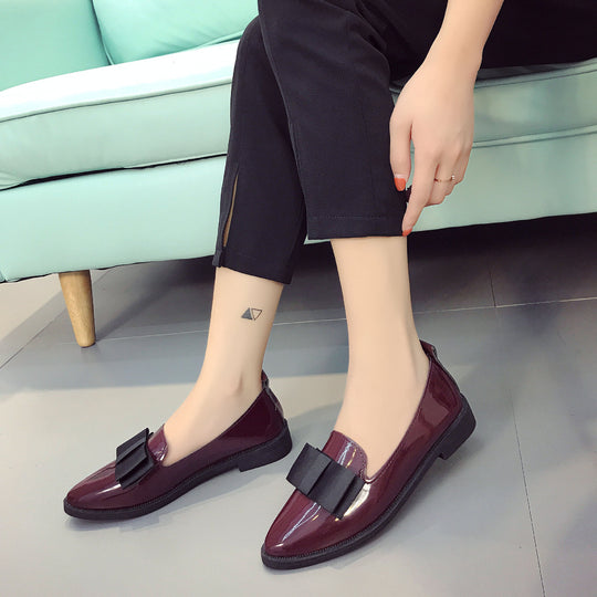 Damen nan eleganter Lackslipper mit dekorativer Schleife und leichter Plateausohle EB