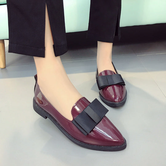 Damen nan eleganter Lackslipper mit dekorativer Schleife und leichter Plateausohle EB