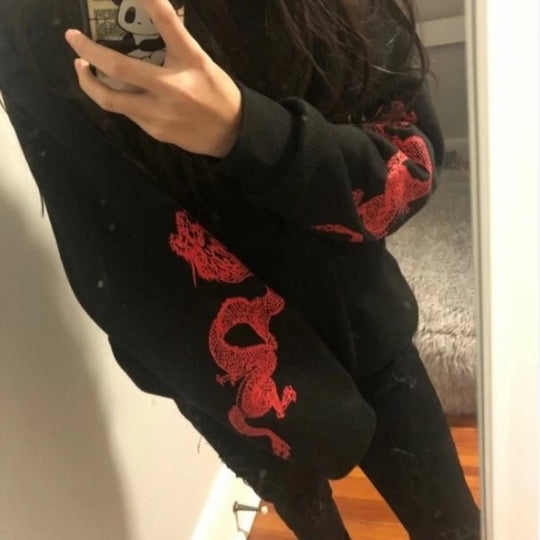 Damen Oversize Sweatshirt mit Drachenprint an Ärmeln und Rundhalsausschnitt EB