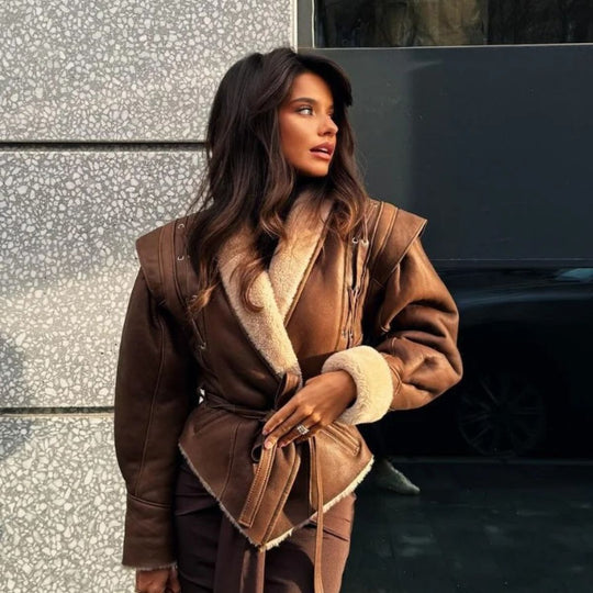 EB | Stylische Kunstlederjacke mit Teddy Futter und Schnürdetails