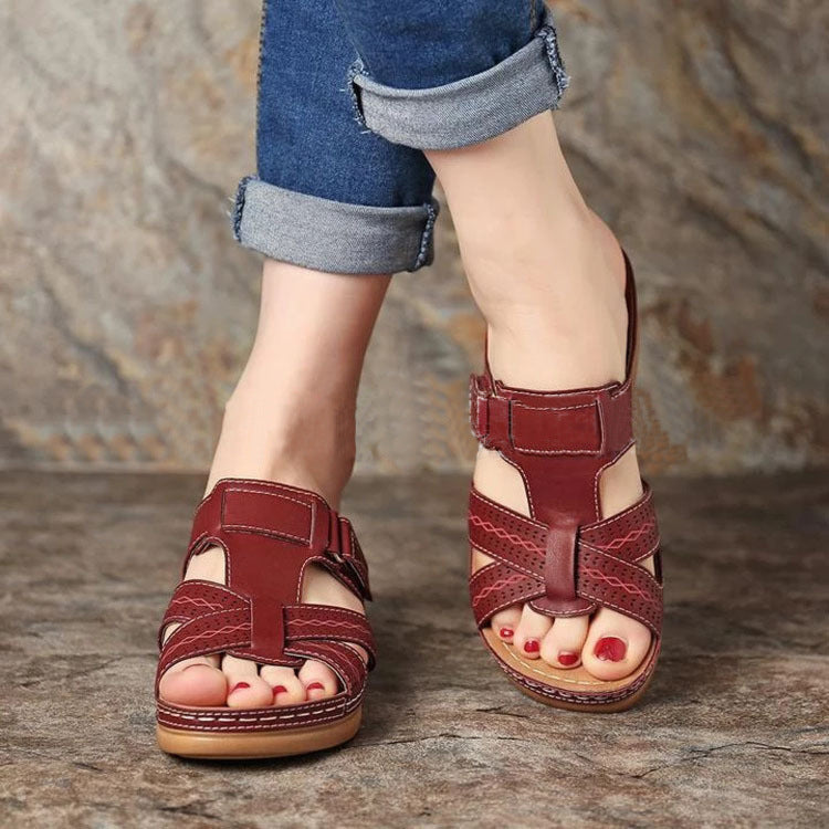 Damen Komfortable Riemensandalen mit atmungsaktiven Einschnitten EB