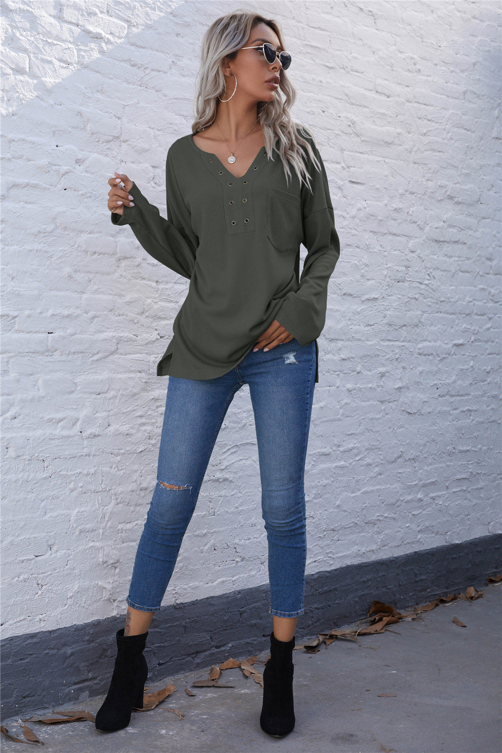 Damen lässiges Longsleeve Oberteil mit dekorativem Ausschnitt und praktischer Brusttasche EB