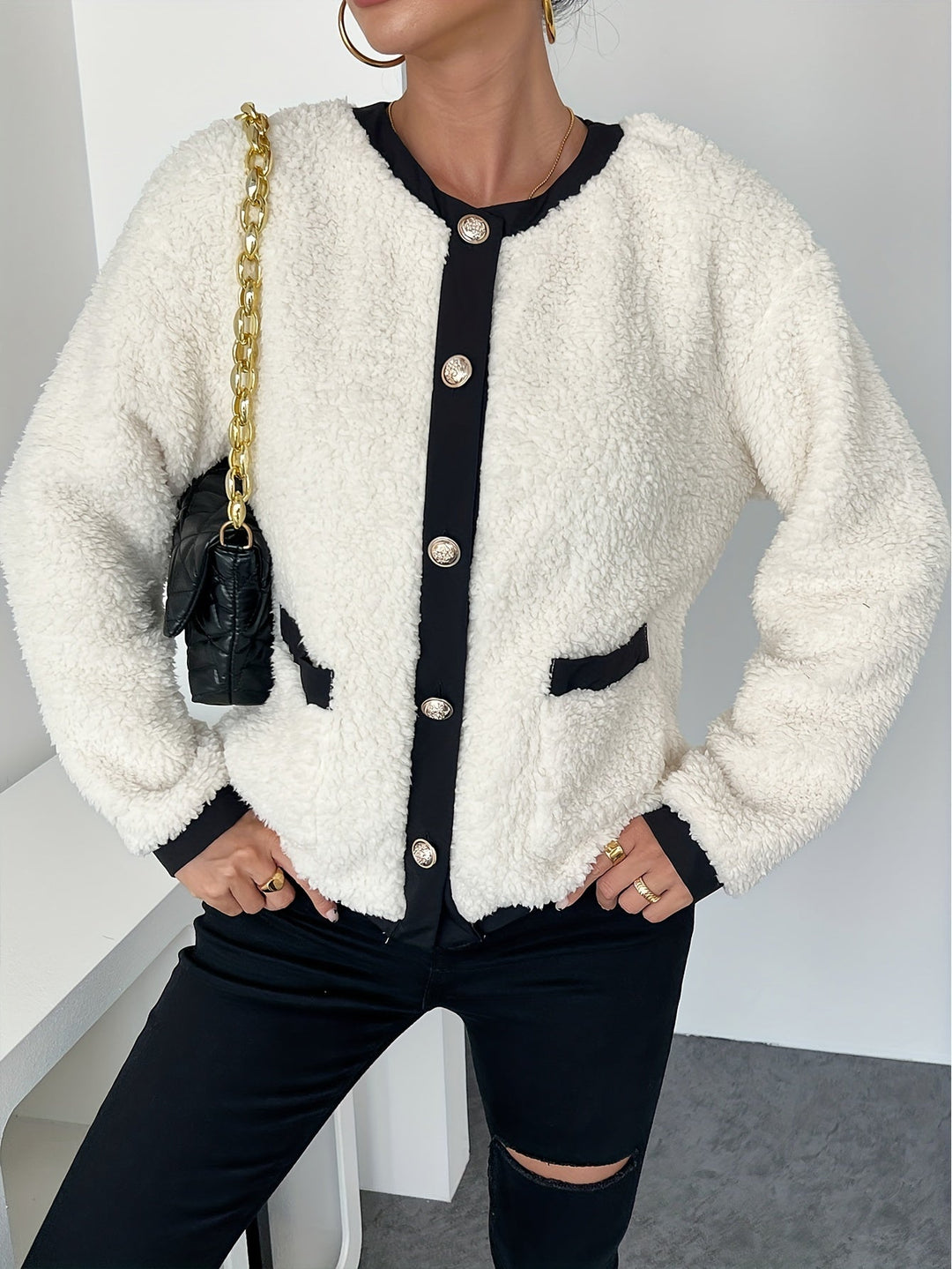 EB | Kurze Teddyjacke mit Kontrastkanten Polyester Stilvoll und Bequem