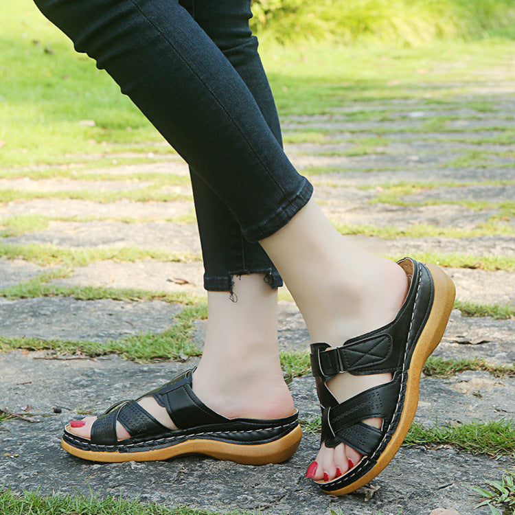 Damen Komfortable Riemensandalen mit atmungsaktiven Einschnitten EB