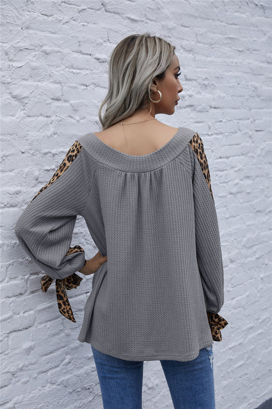 Damen Oberteil mit Leopardenmuster und voluminösen Ärmeln EB